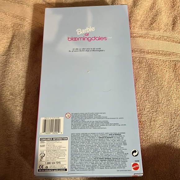 NIB - 1996 Barbie of Bloomingdale’s Special Edition - Picture 6 of 10